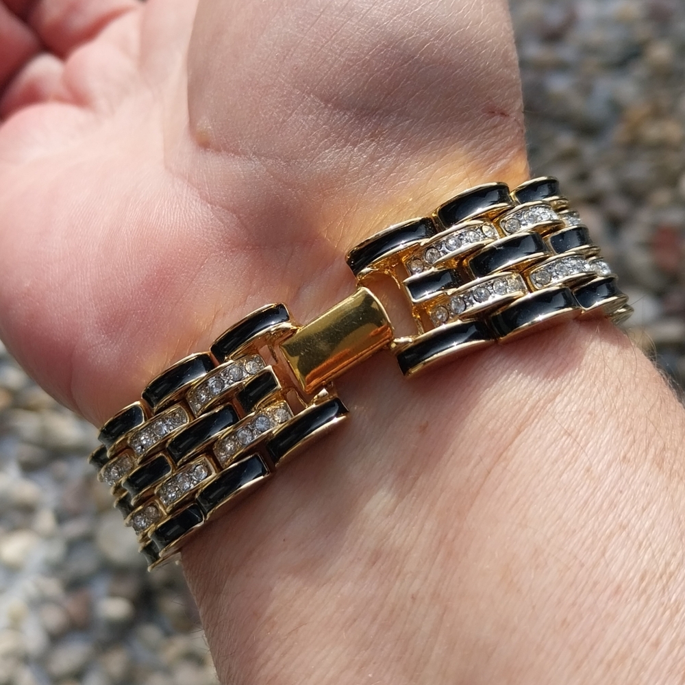 Gold and Black Bracelet - Picture 7 of 16